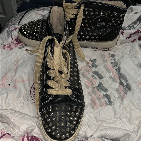 Louis Vuitton - Picture 1 of 3